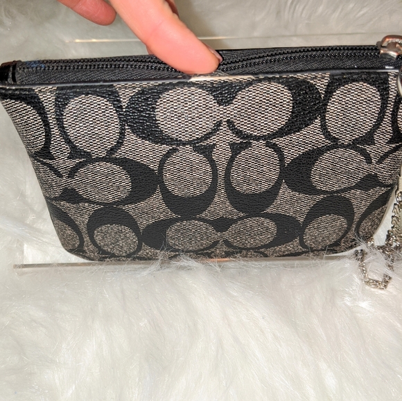 GUC Coach Signature Wristlet Tonal Black - Picture 8 of 8
